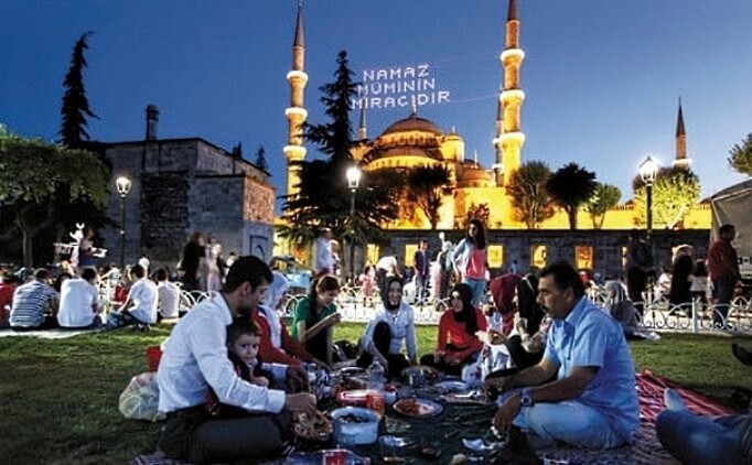 Şükür Kavuşturan Rabbimize Ramazanı Şerif 1 Gün Kaldı Oruç Tutacak mısınız? Tutanlar Oruç nasıl geçiyor Sizler için?