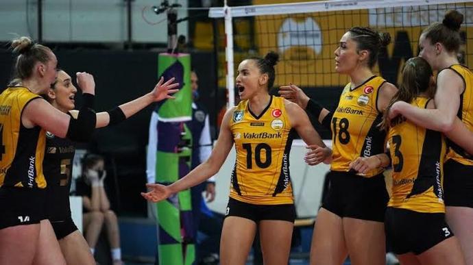 CEV Şampiyonlar Ligi Yarı Final ilk maçında Vakıfbank, Fenerbahçe Opeti 3-1 mağlup etti! Sizce hangi temsilcimiz finale çıkar?