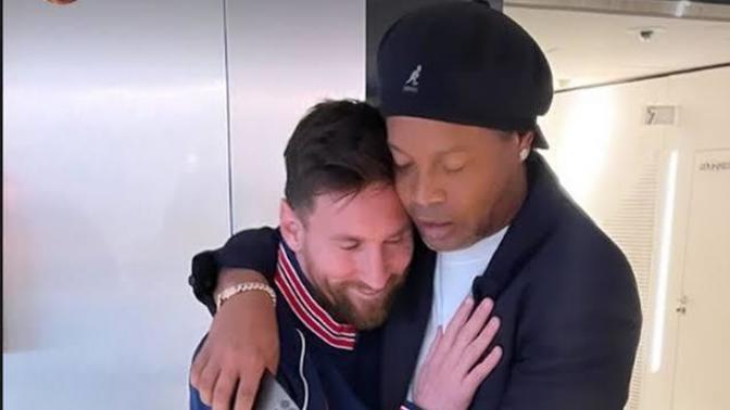 Ronaldinho, son maçlarda PSG taraftarları tarafından yuhalanan Messi'ye destek çıktı! Sizce Messi neden başarılı olamıyor?
