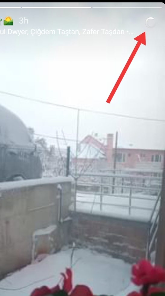 Instagramda öne çıkanlara attığım müzikli story donup kalıyor, açmıyor neden?