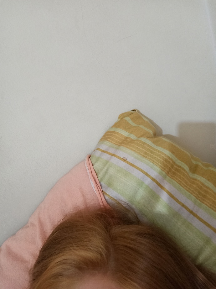 Saçımın rengi tuhaf oldu açık sarıya boyasam tutmaz mı?