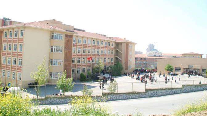 Maltepe'de oruçluların yanında yemek yenmemesi istendi. Oruçluyken yanınızda yemek yenmesinden rahatsız oluyor musunuz?