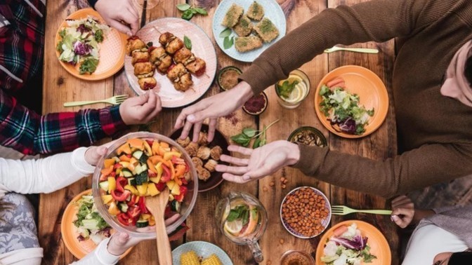 İftar daveti verseniz ve yemek yapmayı bilmeseniz iftar davetinde ne yapardınız?
