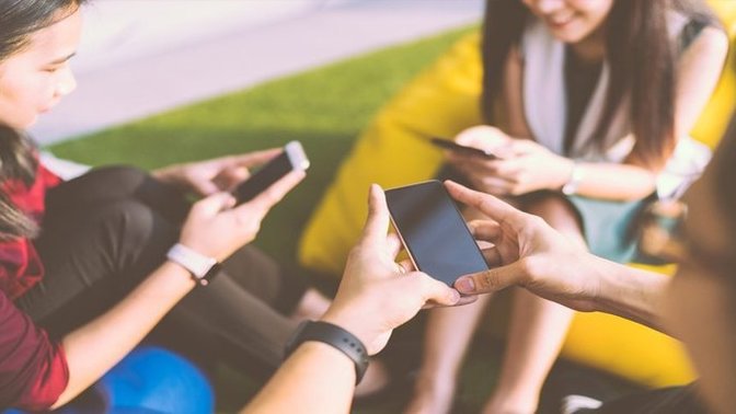 Gün içerisinde telefonu elinizden bırakma süreniz tahminen ne kadardır?