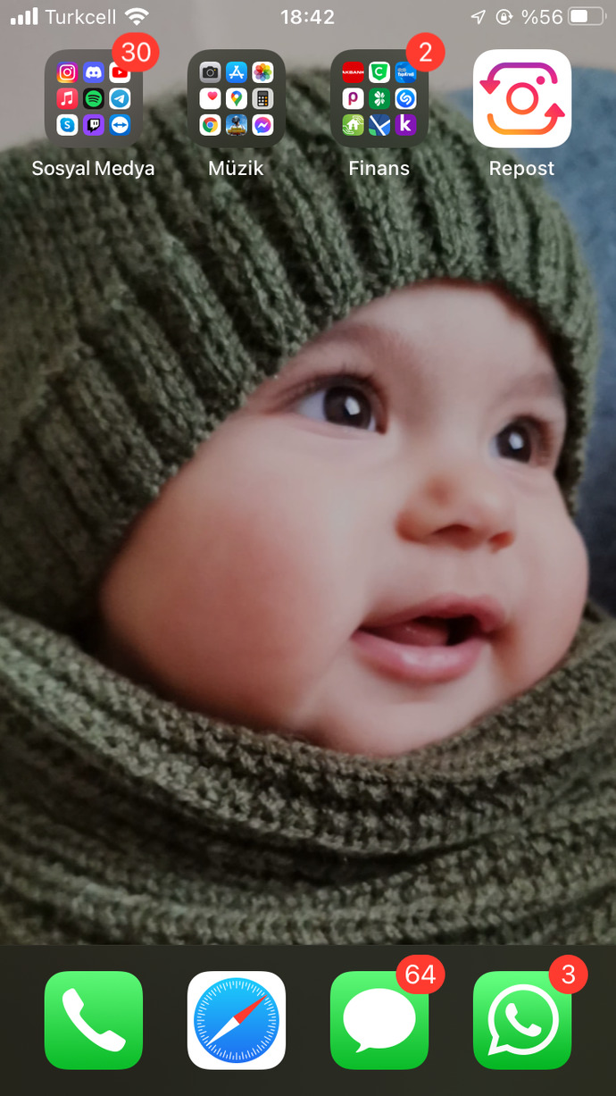 Telefon ana sayfan dağınık mı yoksa klasörlerle düzenli mi?