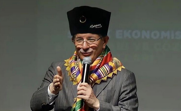 Ahmet Davutoğlu kalpakla konuşma yaptı! Oy verecek misiniz?