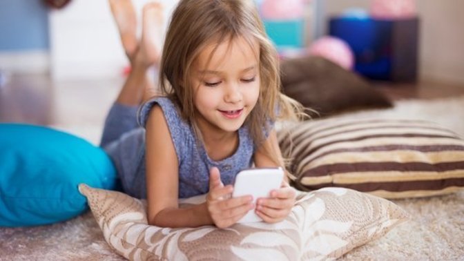 8 yaşındaki kızım telefon istiyor, sizce erken mi?