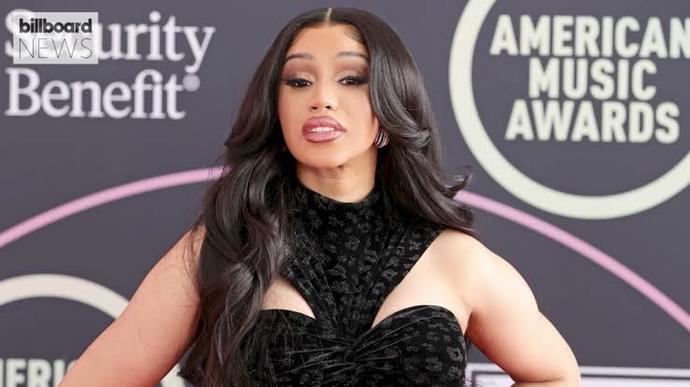 Cardi B kendisine Twitterdan sert çıkışan hayranına Umarım annen ölür dedi. Sizce verdiği tepki abartı mı?