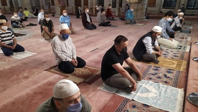 Teravih namazı nasıl kılınır, kaç rekat?