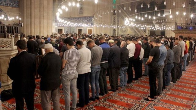 Teravih namazı nasıl kılınır, kaç rekat?