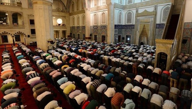 Teravih namazı nasıl kılınır, kaç rekat?