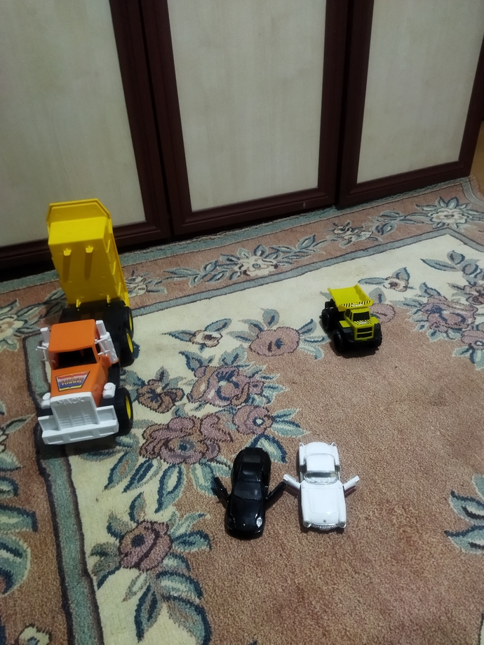 Oyuncak arabalarla mı yoksa bebeklerle mi daha çok oynadınız?
