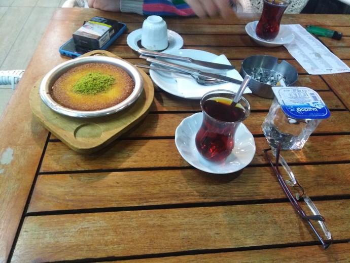 Künefenin yanına en iyi ne giderr?