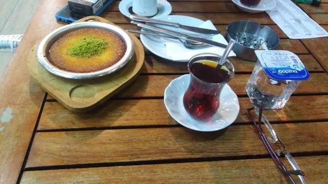 Künefenin yanına en iyi ne giderr?