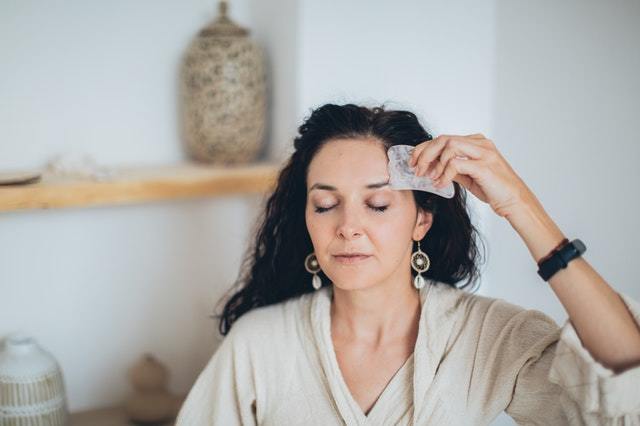 Gua Sha Taşı Saçlara Nasıl Uygulanır?