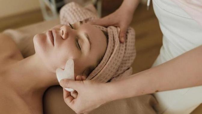 Gua Sha Taşı Nedir? Saça Faydaları Nelerdir?