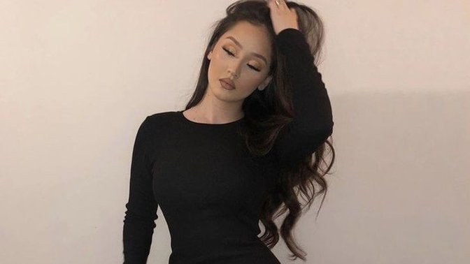 Küçük siyah bir elbiseyi nasıl farklı ve göz alıcı hâle getirirsiniz?