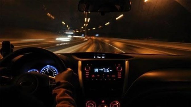 Aracınızla uzun yola çıkarken gündüzü mü tercih edersiniz, geceyi mi?