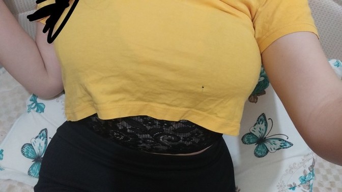 Crop'ların altından görünen büstiyerler hoş duruyor mu?