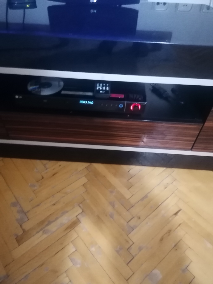 Cd yi dvd oynatıcıya taktım ama açılmıyor sebebi nedir?