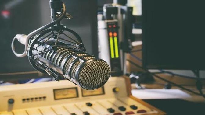 Radyo mu, kendi seçtiğiniz şarkıları dinlemek mi?