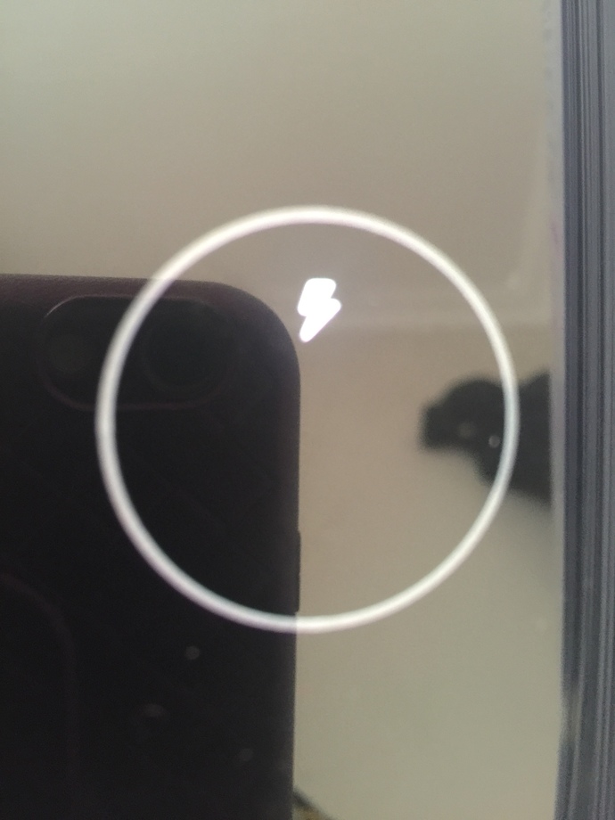 Arkadaşlar telefon kapanmıştı şarja taktım bu şekilde kaldı sebebi ne olabilir?