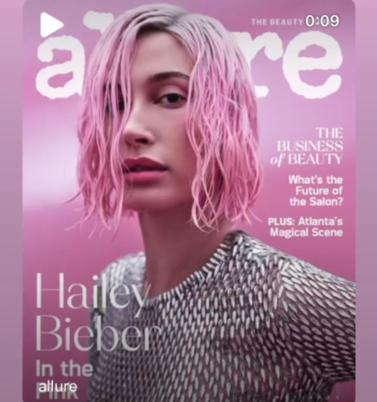 Hailey Bieber pembe saçlı oldu, sizce yeni saç rengi nasıl olmuş?