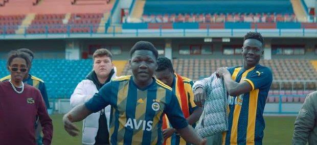 Afrikalı Sosta Doksanın Fenerbahçe için hazırladığı şarkıyı nasıl buldunuz?