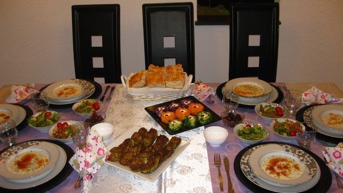 Davet edildiğiniz bir yere eli boş gider misiniz?