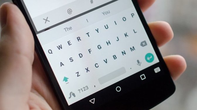 Telefonun klavyesine "sevgili" yazıp devam ettirir misin?