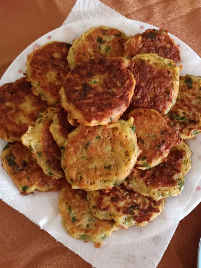 Sahurda yenilebilecek tatlardan biri olan : "Mücver" (Ama sahur için yağsı az olmalı bence) 