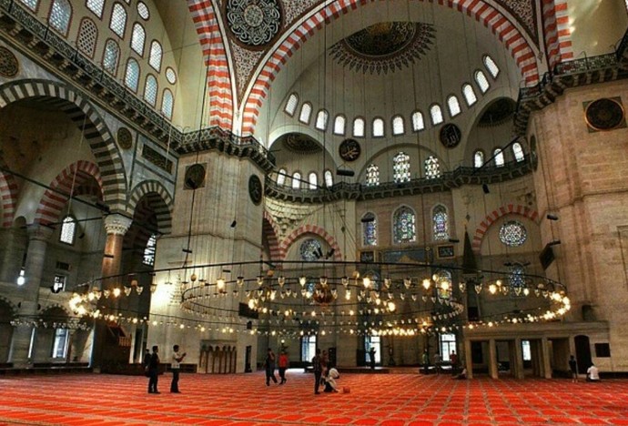 Kendi çektiği #RamazanRuhu’nu yansıtan görsellerle yarışmaya katılan 3 kişi 100 TL Trendyol hediye çeki kazanıyor!