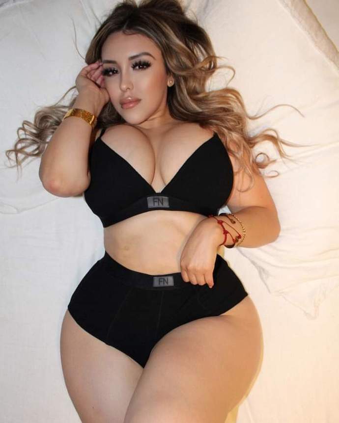 Hangisi daha seksi? Büyük göğüsler mi, küçük göğüsler mi?