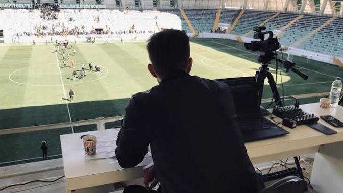 Akhisarspor - 1922 Konyaspor maçındaki Akhisarlı spiker, maç anlatımıyla gündem oldu. Sizce spikerin maç anlatımı nasıl olmuş?
