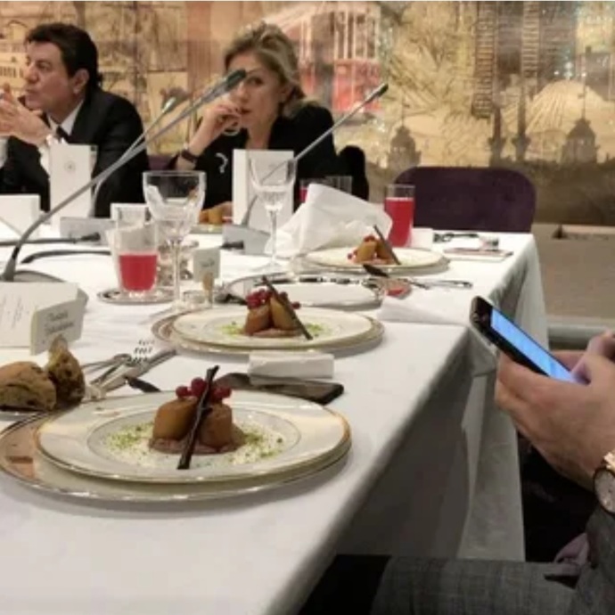 Kendi evinizin dışında rahatça yemek yiyebiliyor musunuz?