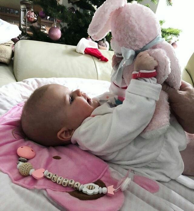 Bebeklere peluş oyuncakları ne zaman vermeliyiz?