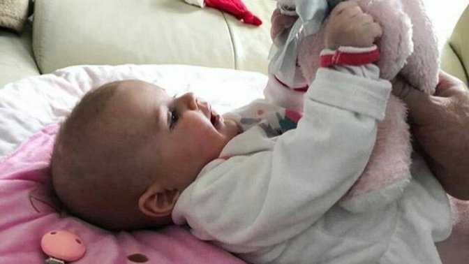 Bebeklere peluş oyuncakları ne zaman vermeliyiz?