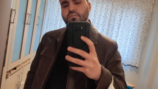 Günaydın, pazar mesaisinde olan kaç kişiyiz?