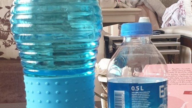 Bu mavi şişe kaç litredir?
