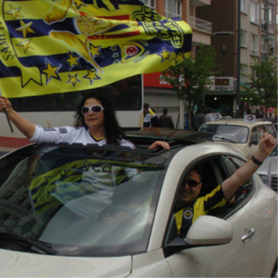 Bu akşamki derbide Fenerbahçe mi yoksa Galatasaray mı kazanır?