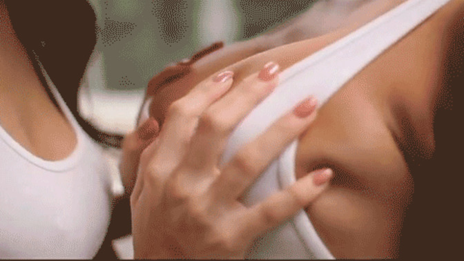 Büyük mü, küçük mü yoksa orta büyüklükte meme mi sizce daha seksi?