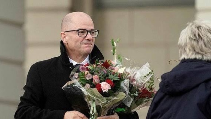 Lise öğrencisiyle ilişkisi ortaya çıkan Norveç Savunma Bakanı istifa etti. Sizce bu aşk mı, sapkınlık mı?
