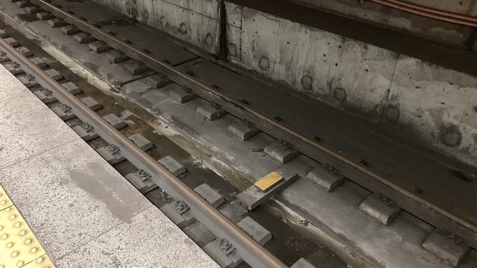 Tren raylari arasindaki bosluk dunya genelinde ayni olcude mi?