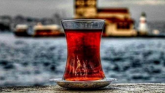 Çayını açık mı seversin demli mi?