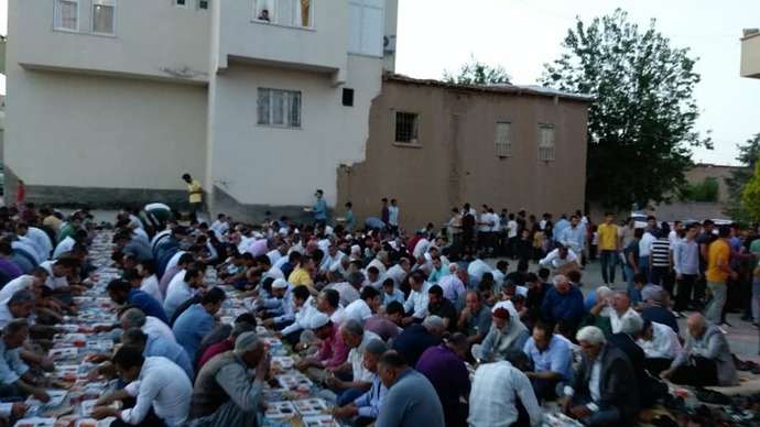 İnsanların rahatlıkla iftar yemeği vermeye bütçesi kaldı mı?