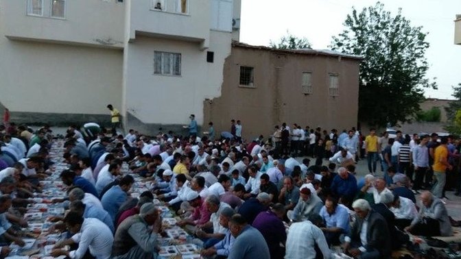 İnsanların rahatlıkla iftar yemeği vermeye bütçesi kaldı mı?