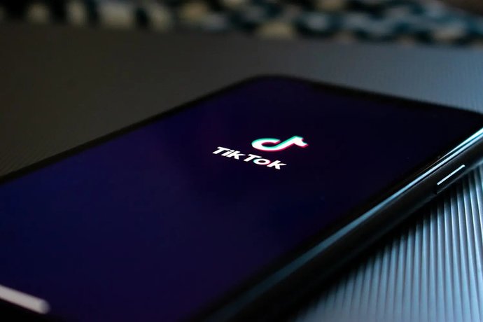 Sosyal medya dünyasında, olmasa da olur dediğiniz bir platform var mı?