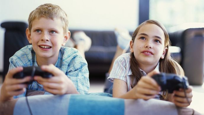 PlayStationda oyun oynamak size kolay mı geliyor yoksa zor mu?