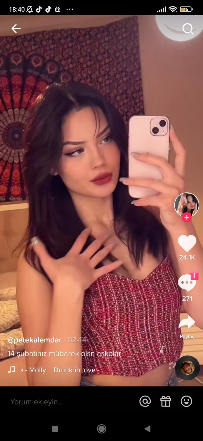 Bunuda abartıyorlar baya ama makyajsız hali normal bir güzellikte