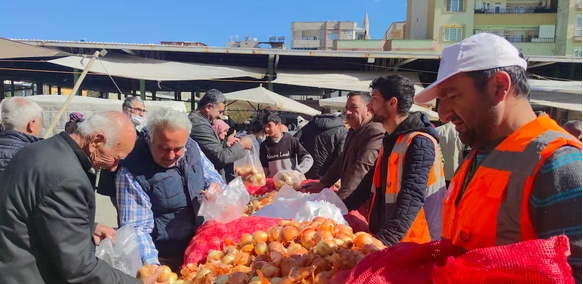 Vatandaş, Bu zamları pazarcılar yapıyor! dedi. Sizce zamların sorumlusu pazarcılar mı?